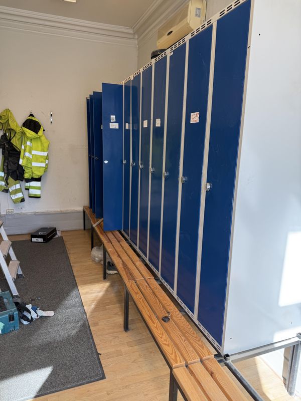 Sarpsborg metall garderobeskap 3 roms m/sittebenk, blå