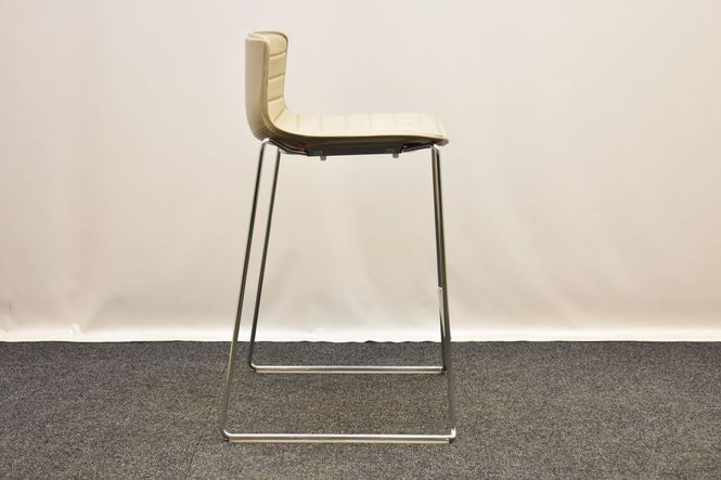 Hovedbilde Arper Catifa 46 i beige skinn / krom
