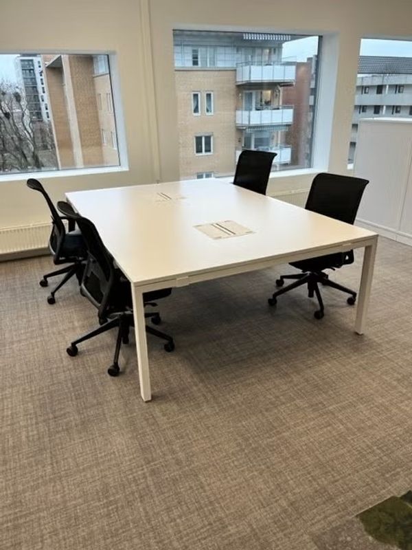 Vitra WorKit konferansebord fleksibelt og stilrent til møte- eller prosjektrom