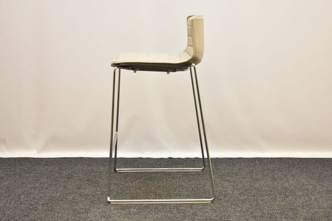 Hovedbilde Arper Catifa 46 i beige skinn / krom