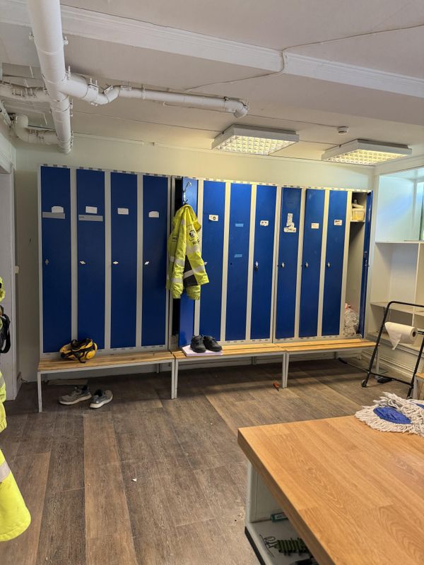 Sarpsborg metall garderobeskap 3 roms m/sittebenk, blå