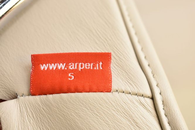 Hovedbilde Arper Catifa 46 i beige skinn / krom